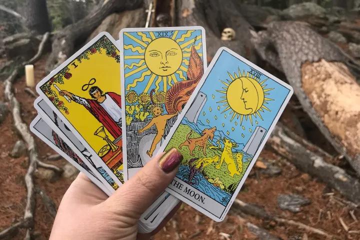 Tarot Cards with folklorist Roxie Zwicker
